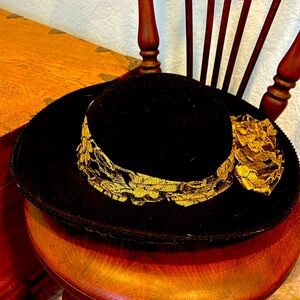 Black with gold embellished brim and bow 🕵️‍♀️🖤🌹